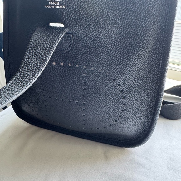 Black Leather Designer Shoulder Bag - Picture 6 of 6